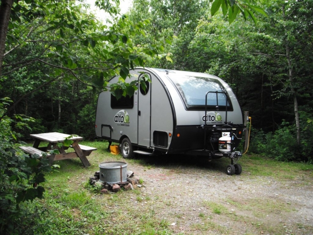 Site camping petit campeur, roulotte, tente-roulotte et tente